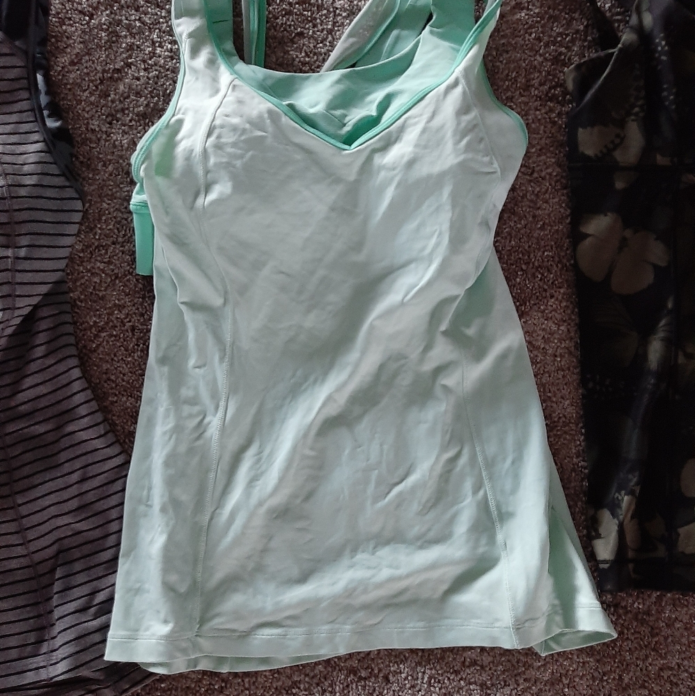 Lululemon tank top with sports bra built in